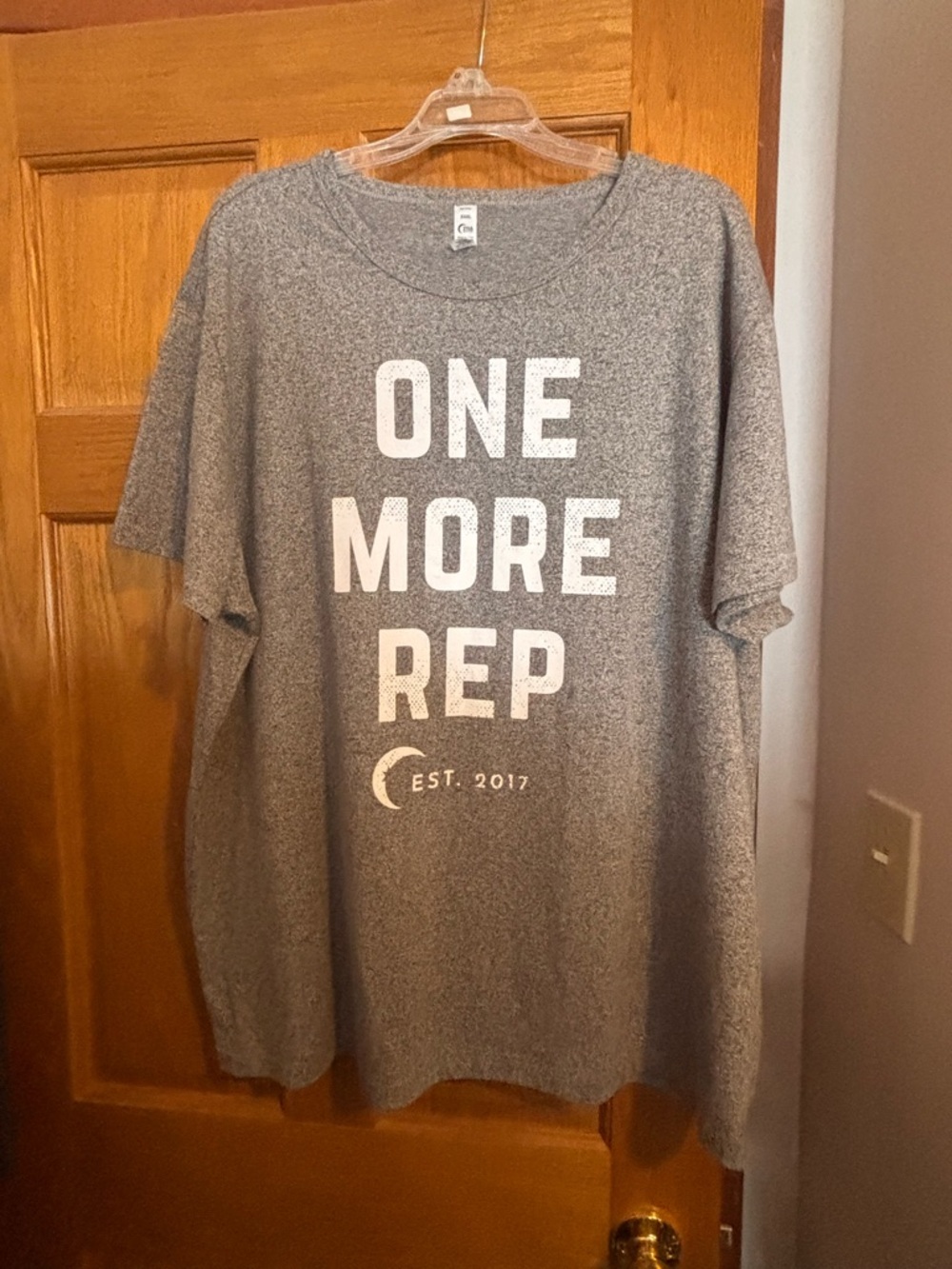 ZYIA Gray 'ONE MORE REP' Men's Graphic Tee